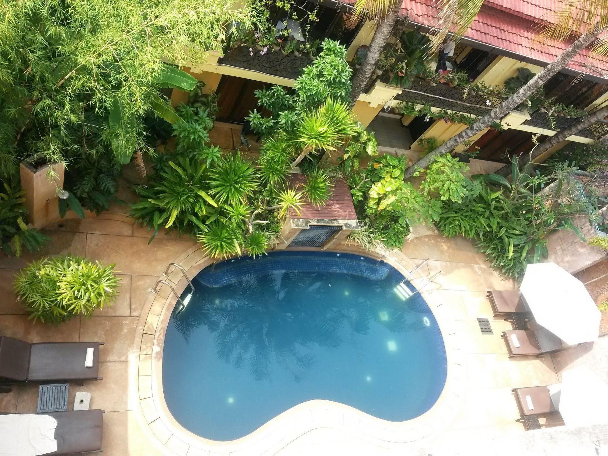 Robam Hotel 3*