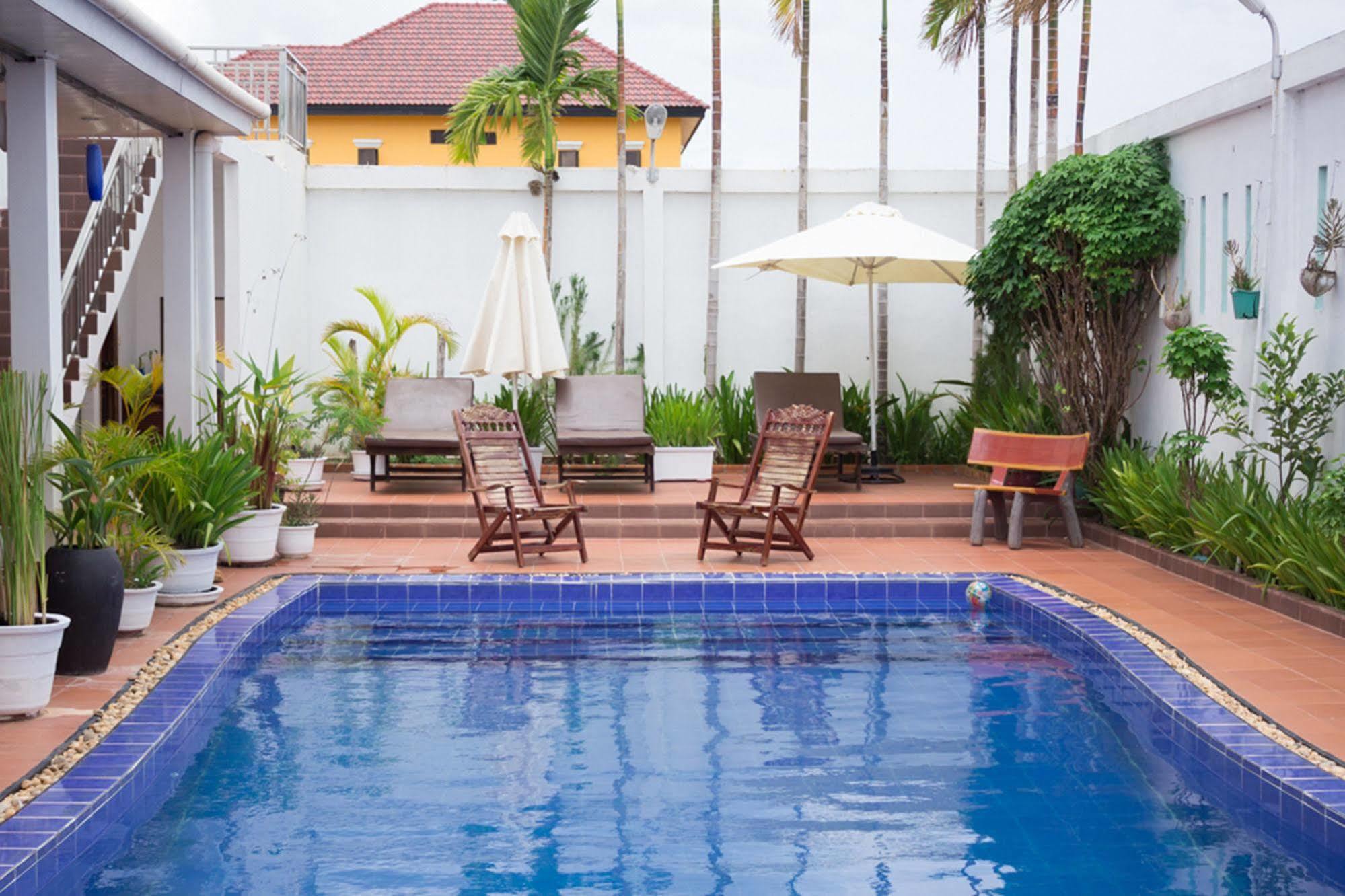 Overflow Hotel 3*