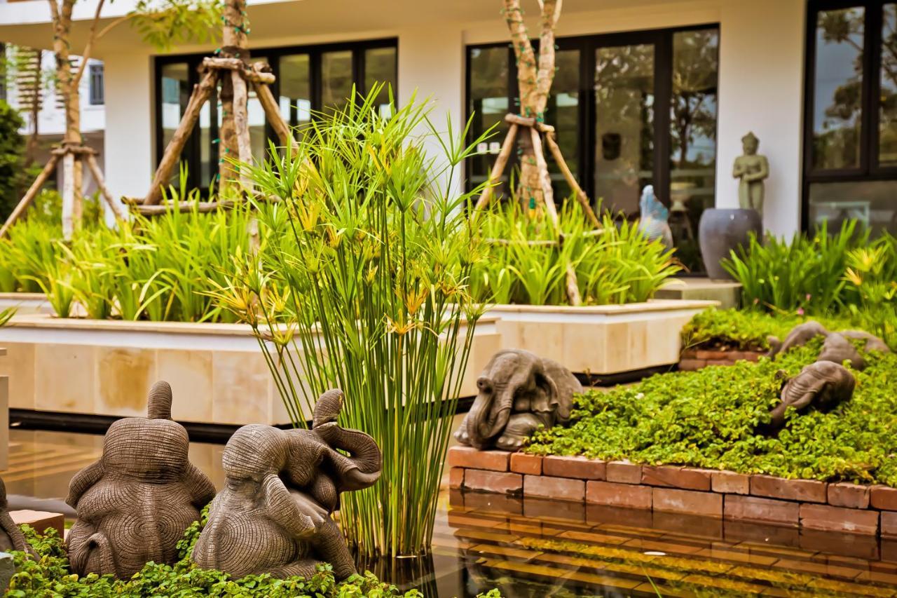Damrei & 5* Siem Reap