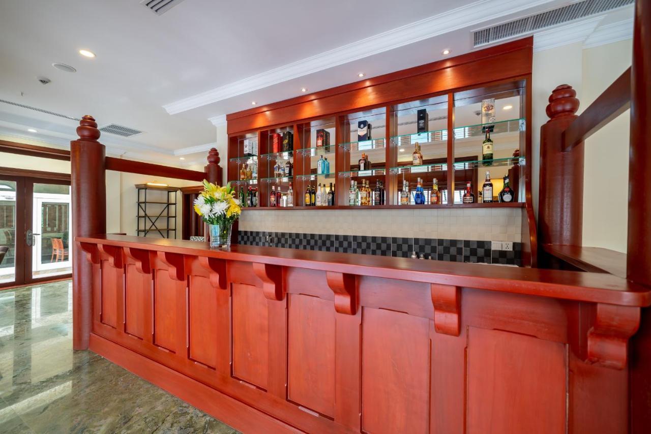 De La Renaissance Hotel 5*