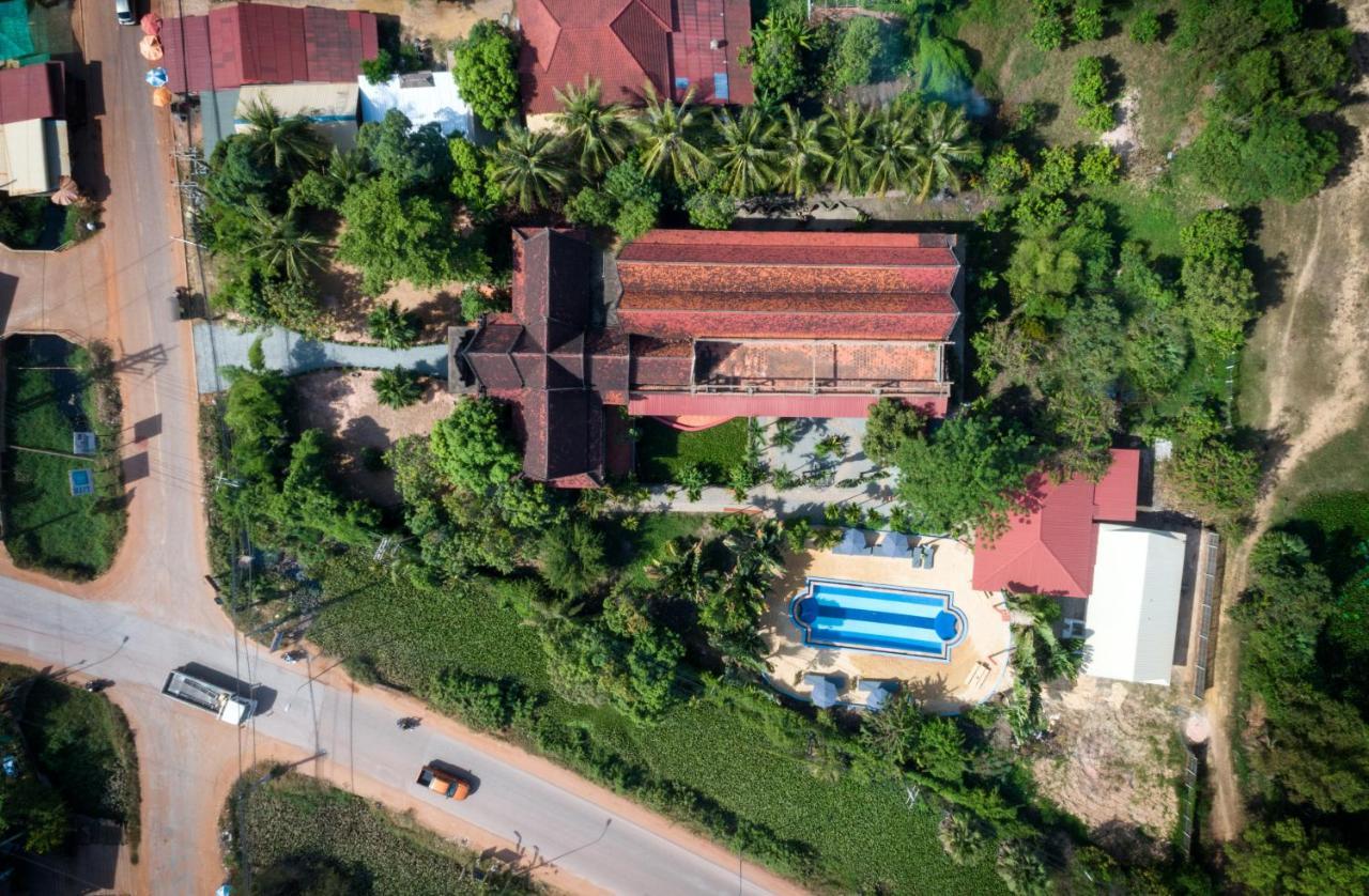 Hostel Barefoot Backpacker Siem Reap