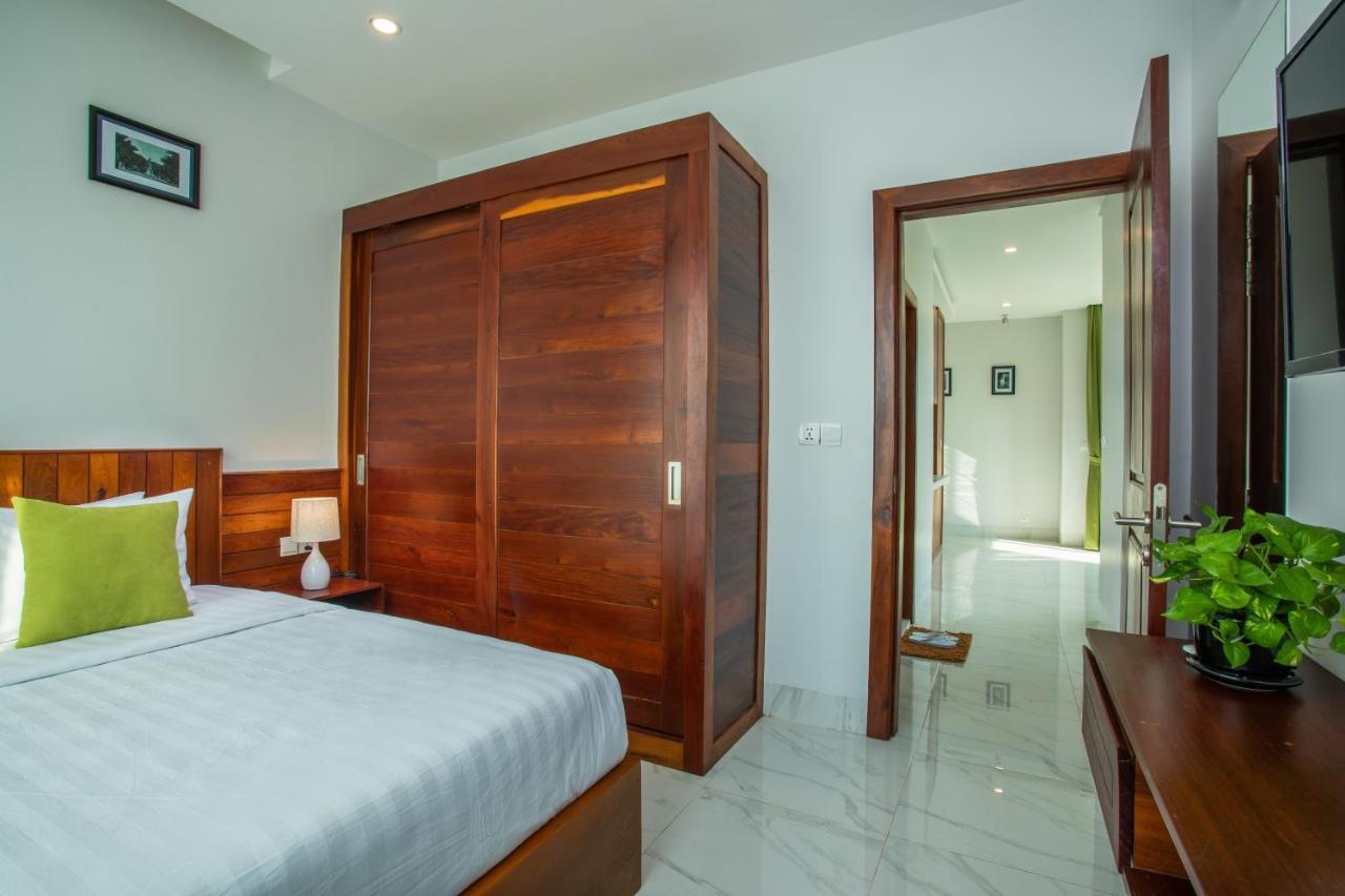 Saravuth & Hotel