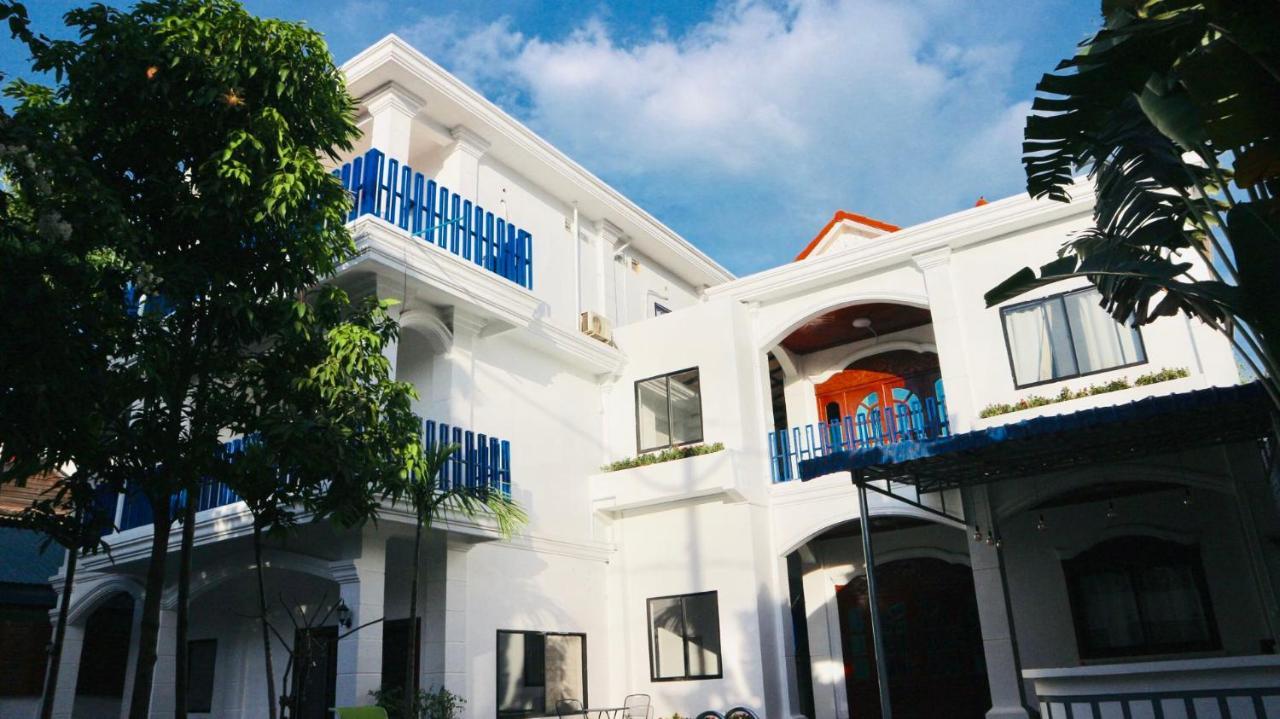 Pineapple Hostel *