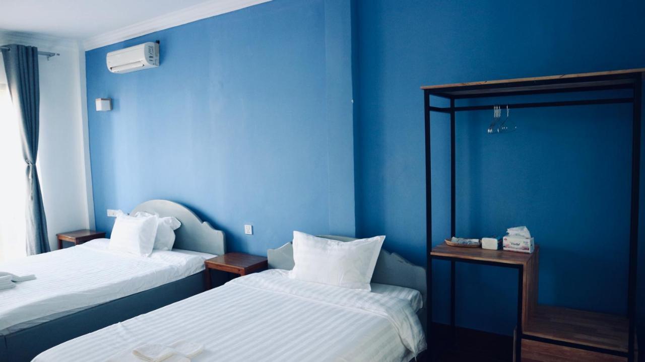 Pineapple Hostel *
