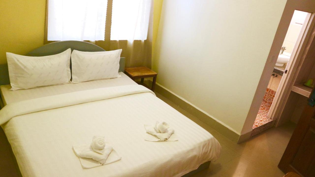 Pineapple Hostel *