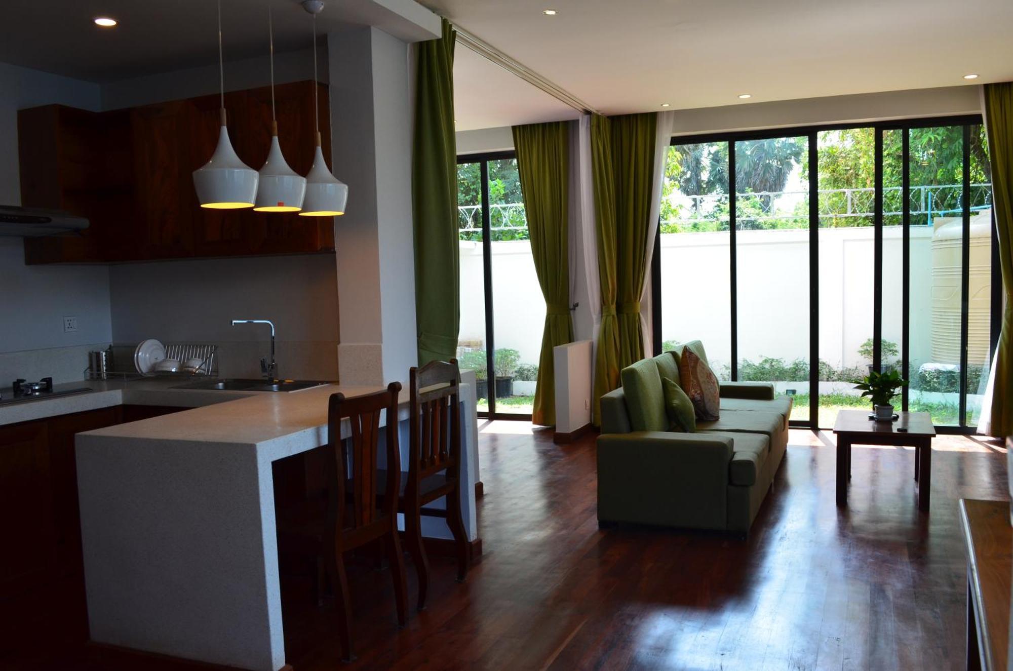 Hotel Saravuth & 4*