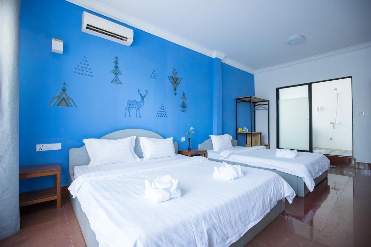 Pineapple Hostel *