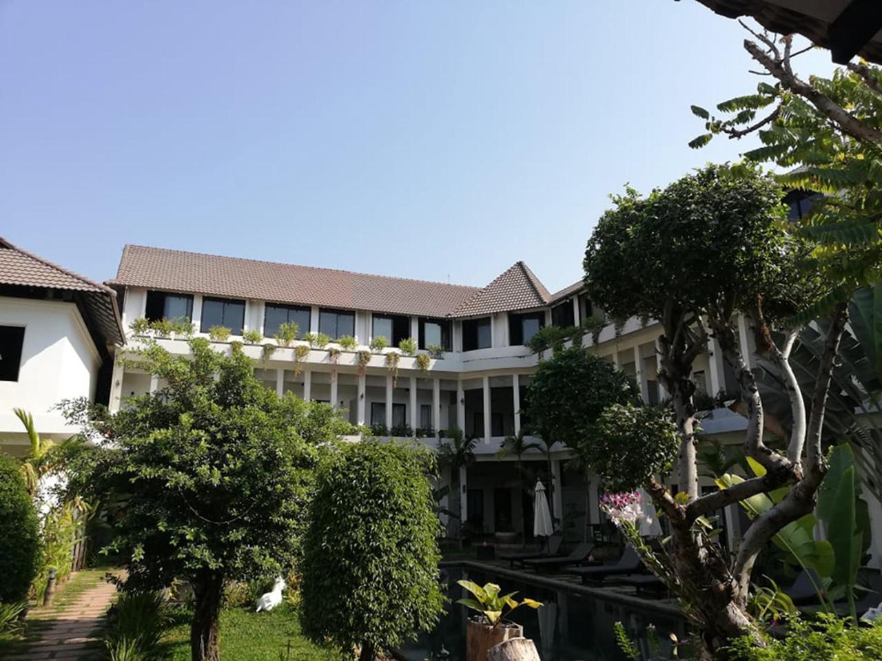Hotel Lok Taneuy 4*