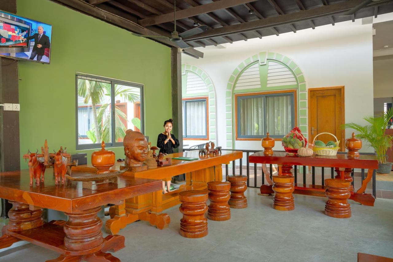 Hotel Reveal Courtyard In Reveal Angkor 4*