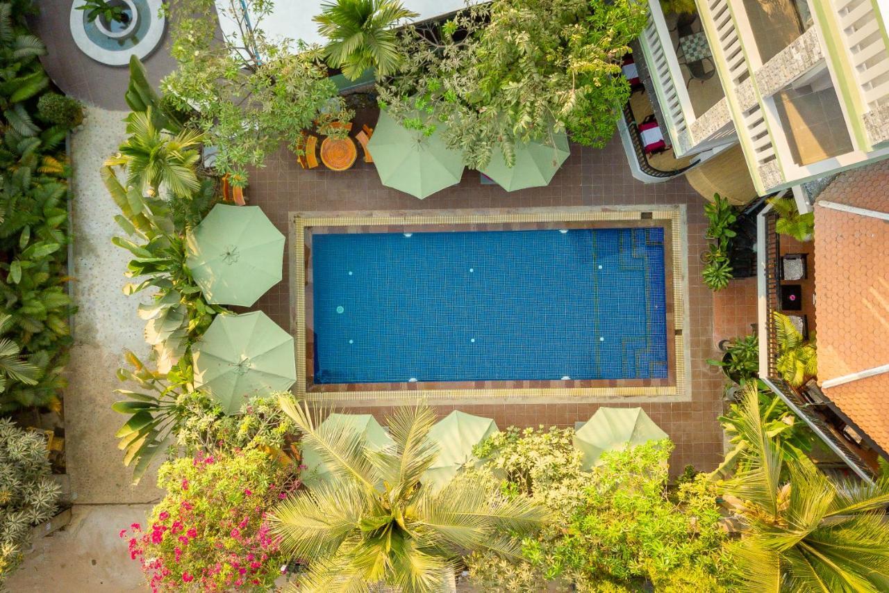 Reveal Courtyard In Reveal Angkor Siem Reap