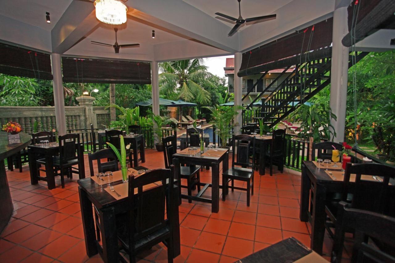 Hotel Reveal Courtyard In Reveal Angkor