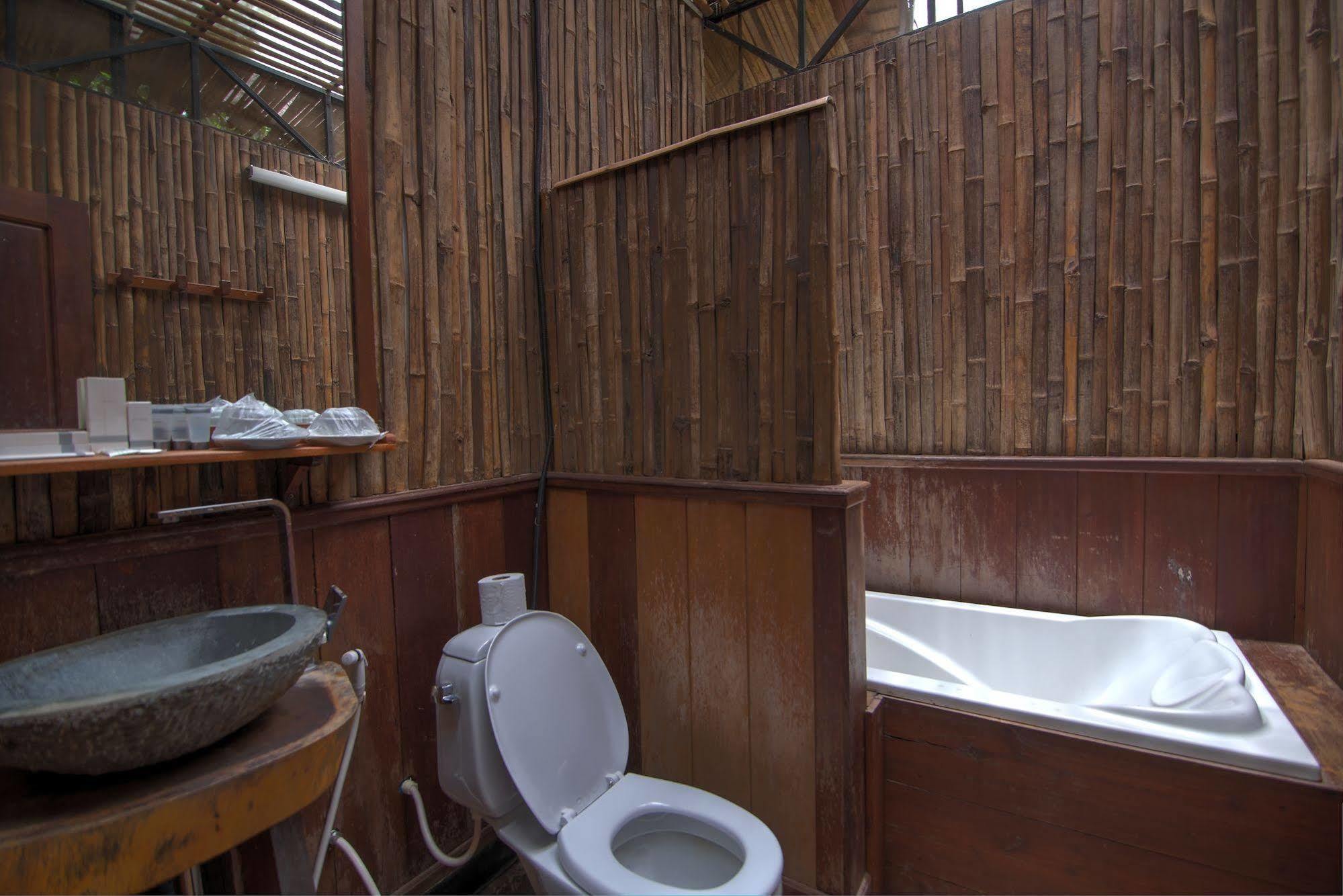 Resort Palm Village &