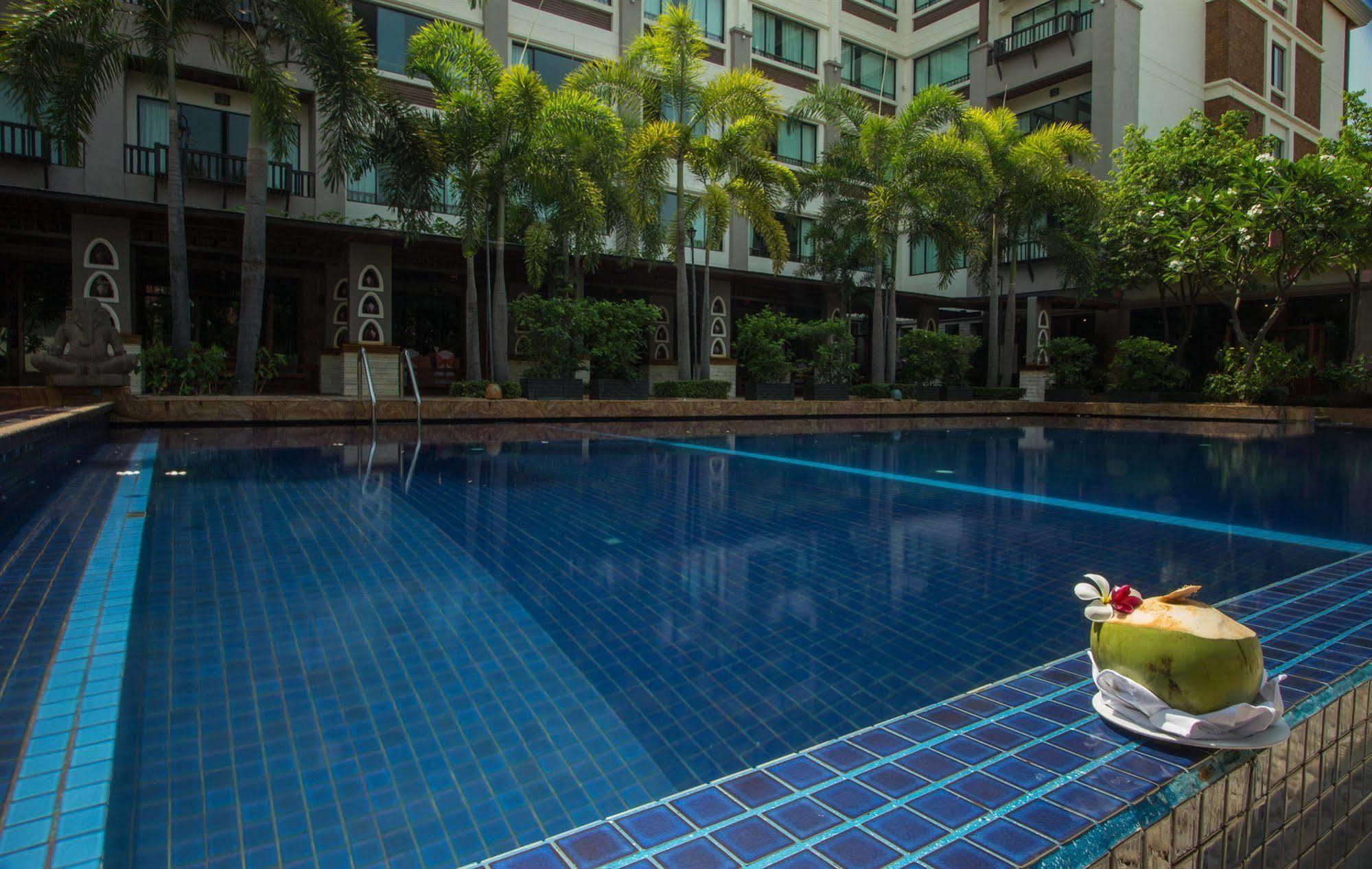 Royal Empire Premium Hotel