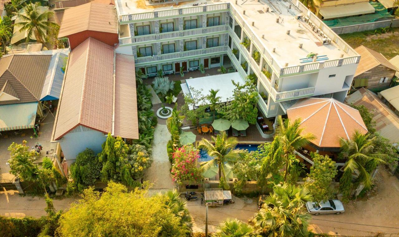 Hotel Reveal Courtyard In Reveal Angkor Siem Reap
