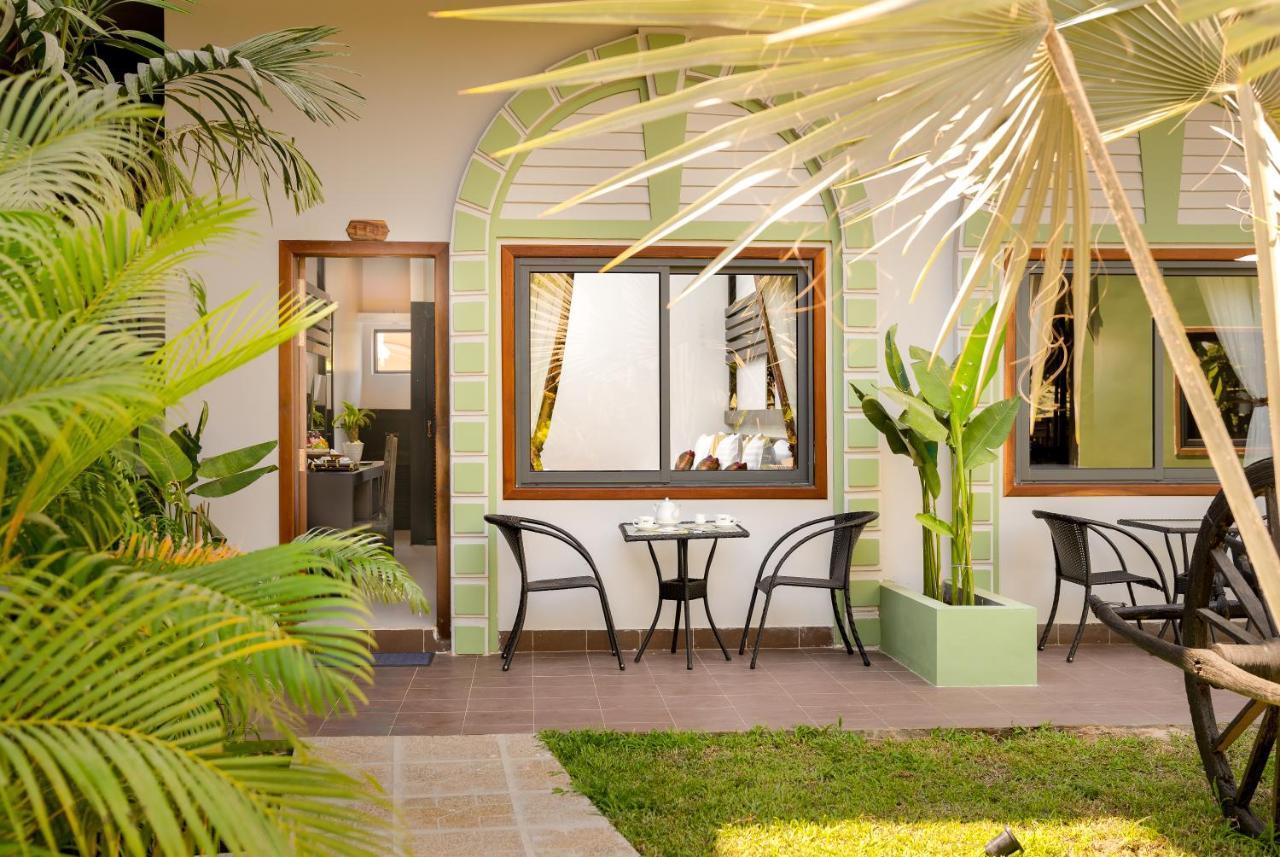 Hotel Reveal Courtyard In Reveal Angkor 4*