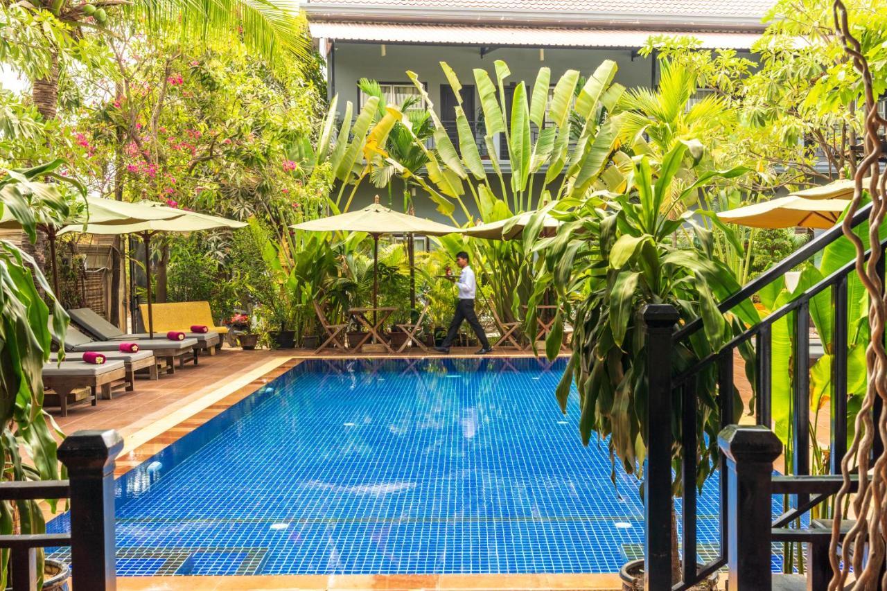Hotel Reveal Courtyard In Reveal Angkor 4*