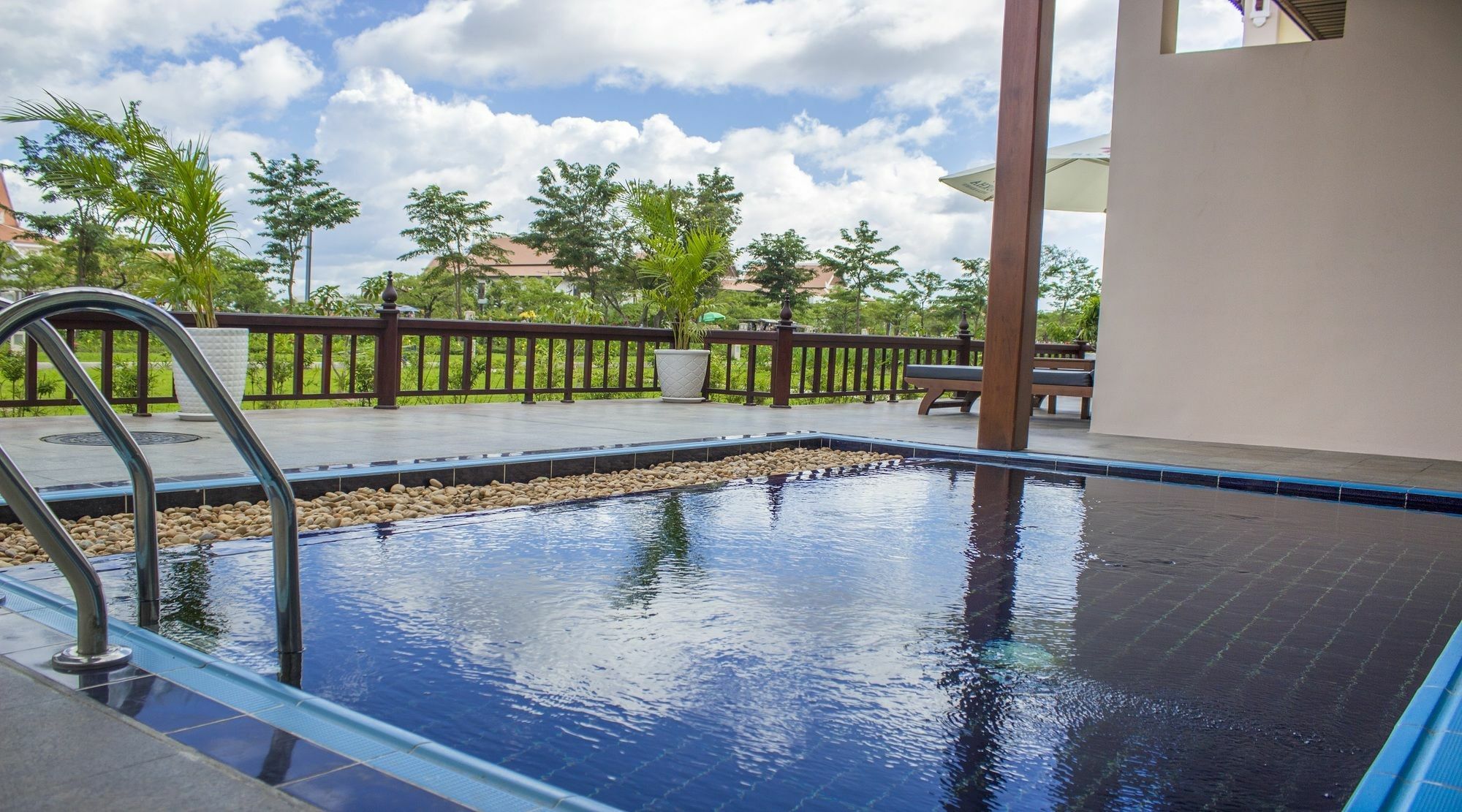 Sokha & Convention Center 5*
