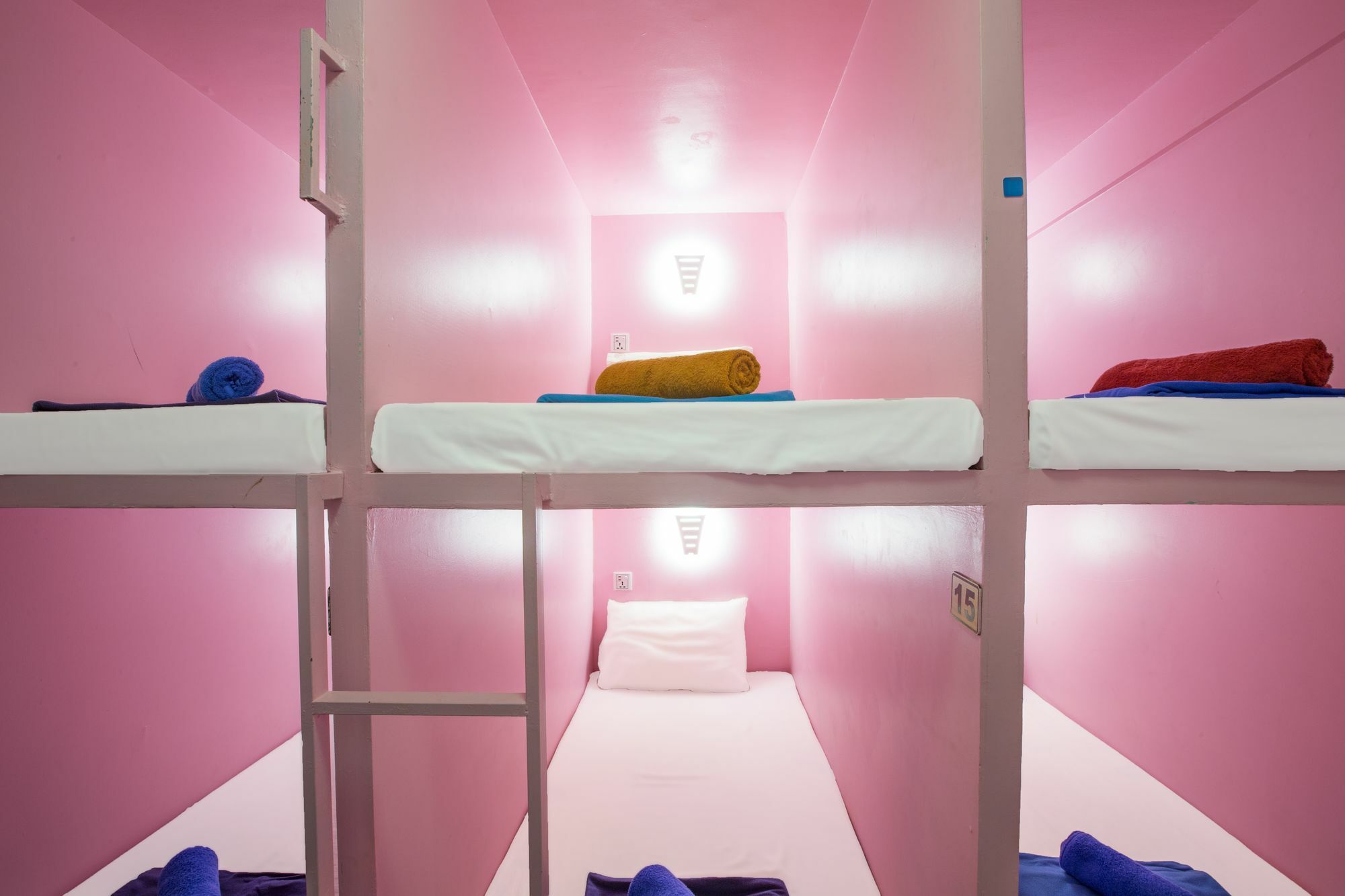 Oasis Capsules - 2* Siem Reap