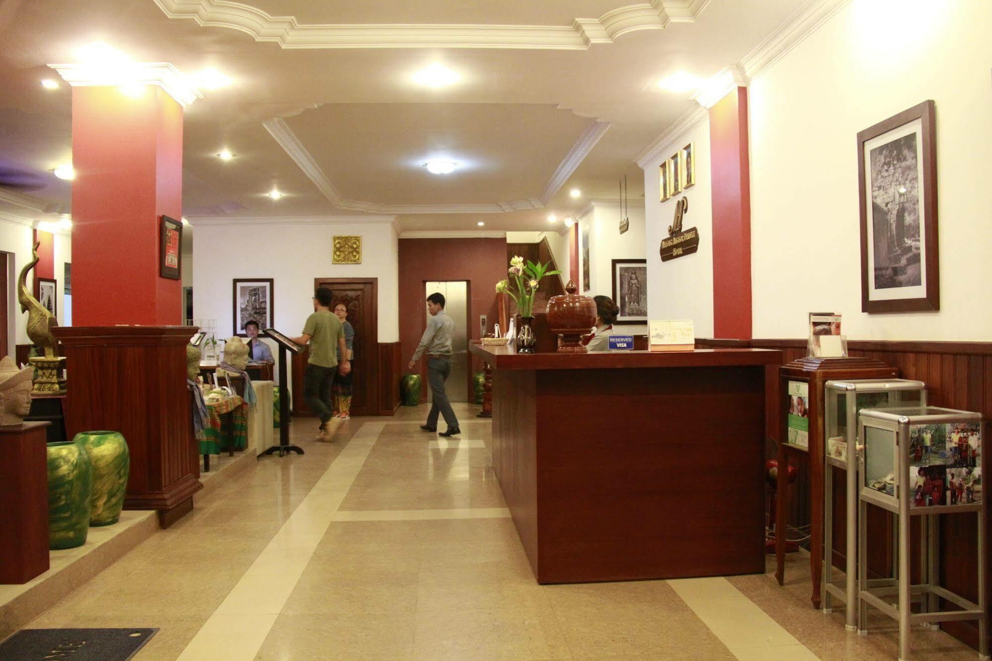 Mekong Angkor Deluxe Hotel 4*