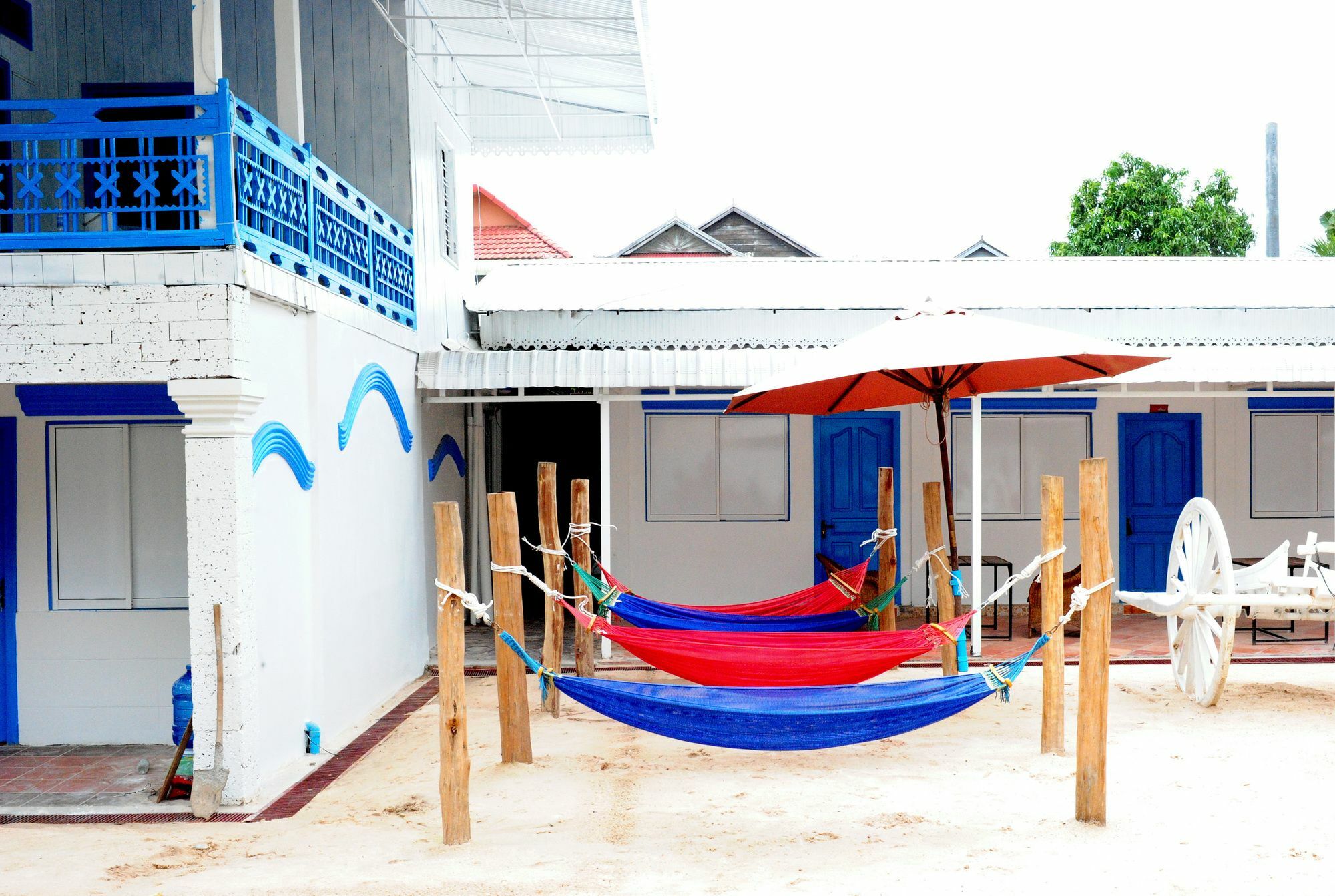 Kafu & Pool Hotel 2*