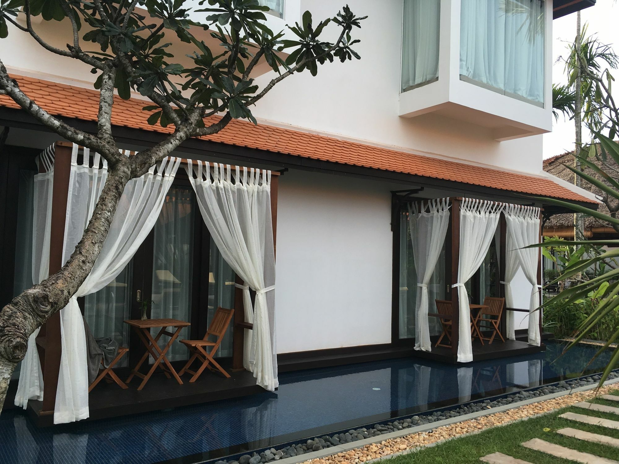 The Embassy Angkor & Khu nghỉ mát