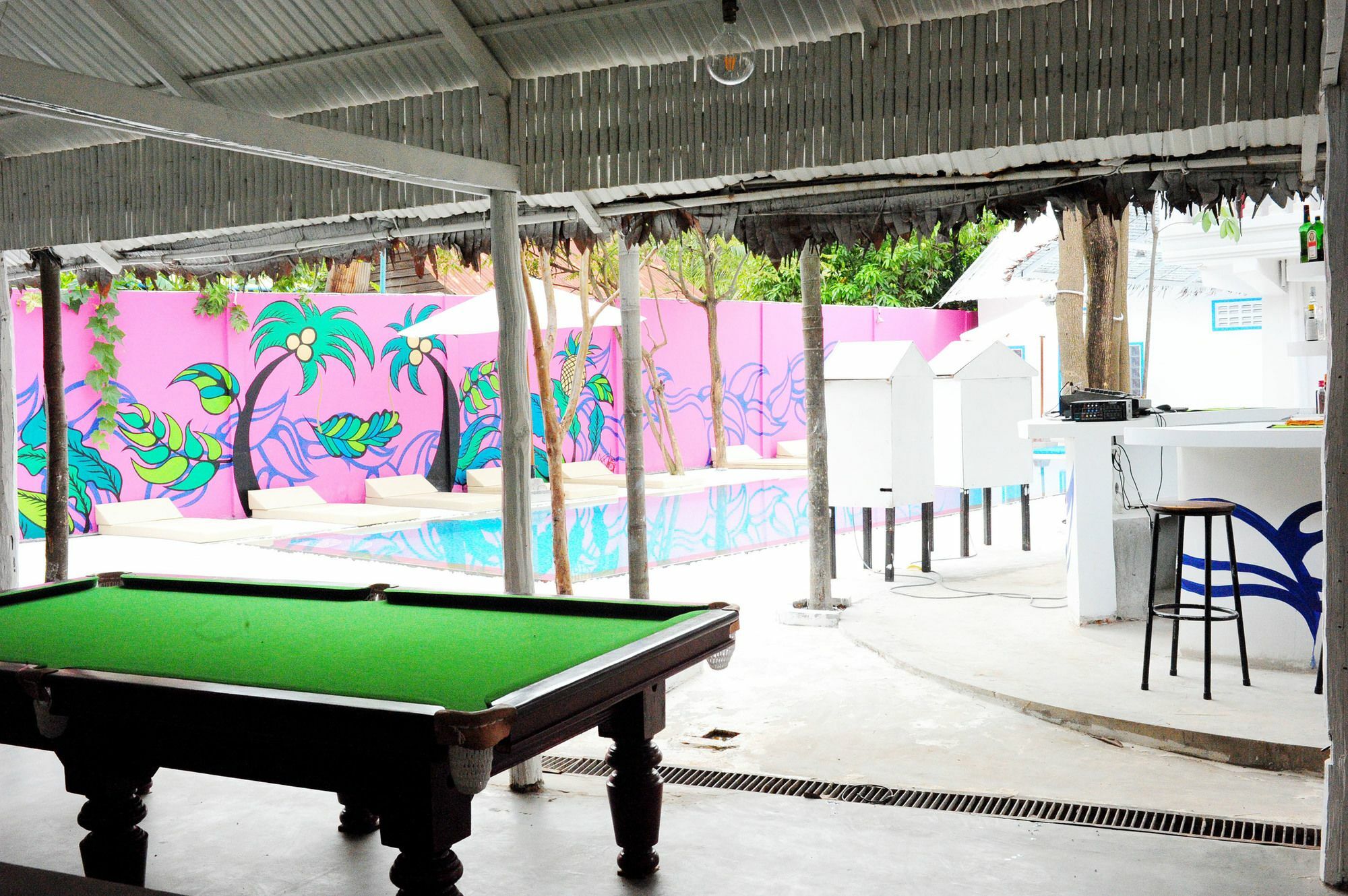 Kafu & Pool Hotel 2*