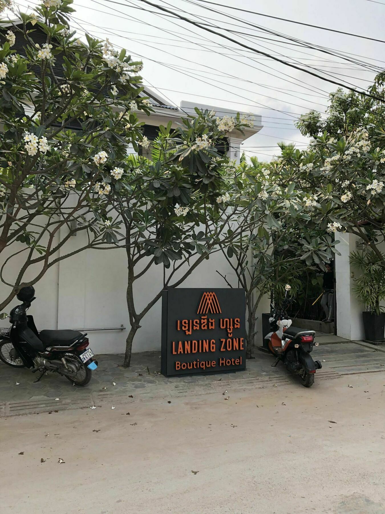 Khách sạn Landing Zone Boutique 4*