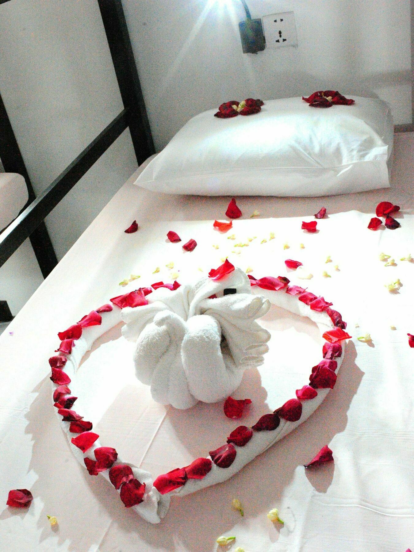 Kafu & Pool Hotel 2*