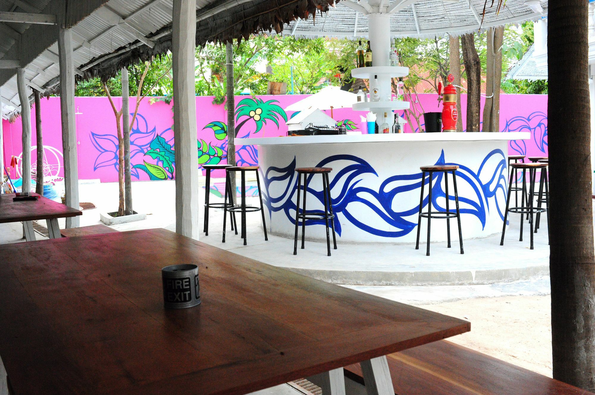 Kafu & Pool Hotel