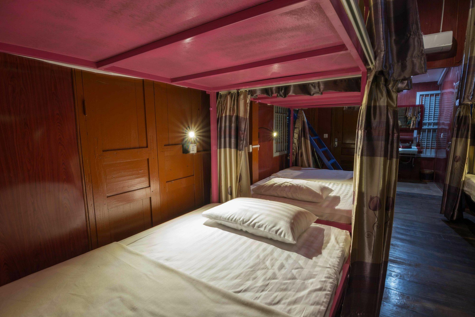 Hotel The Local Time Village Siem Reap