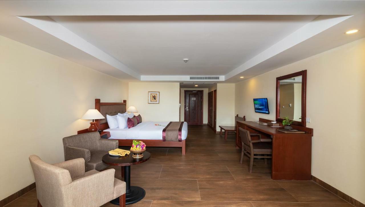 De La Renaissance Hotel