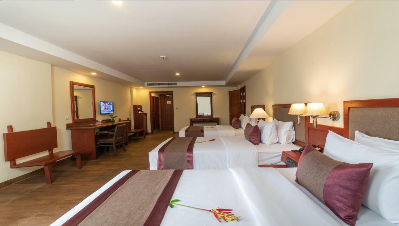 Hotel De La Renaissance 5*