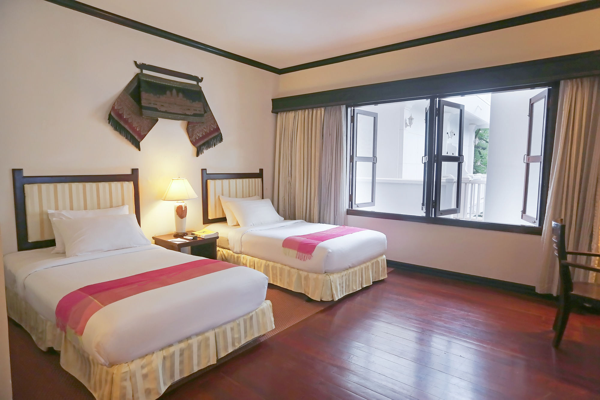 Grand Sunset Angkor