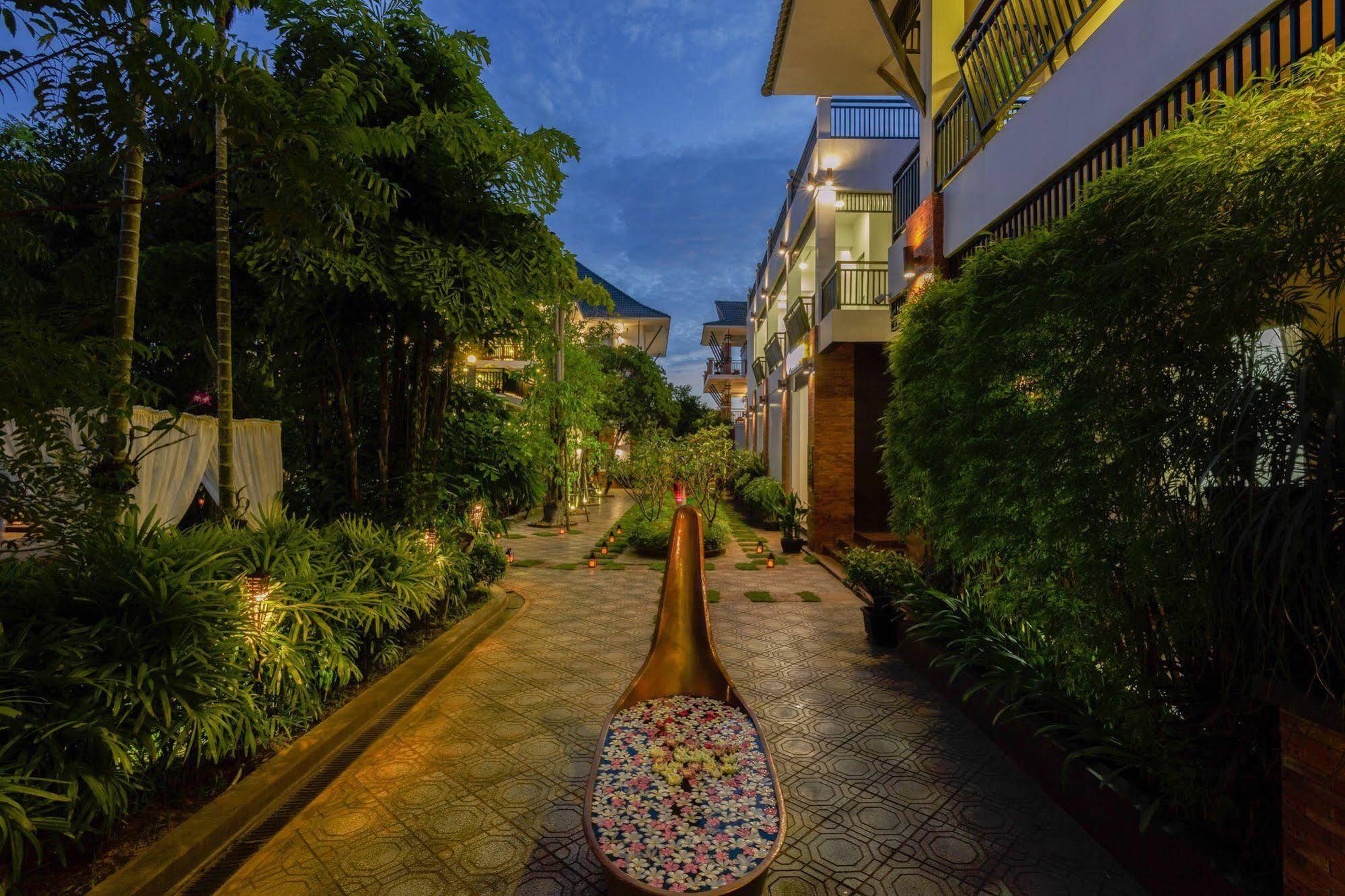 Les Bambous Village Hotel