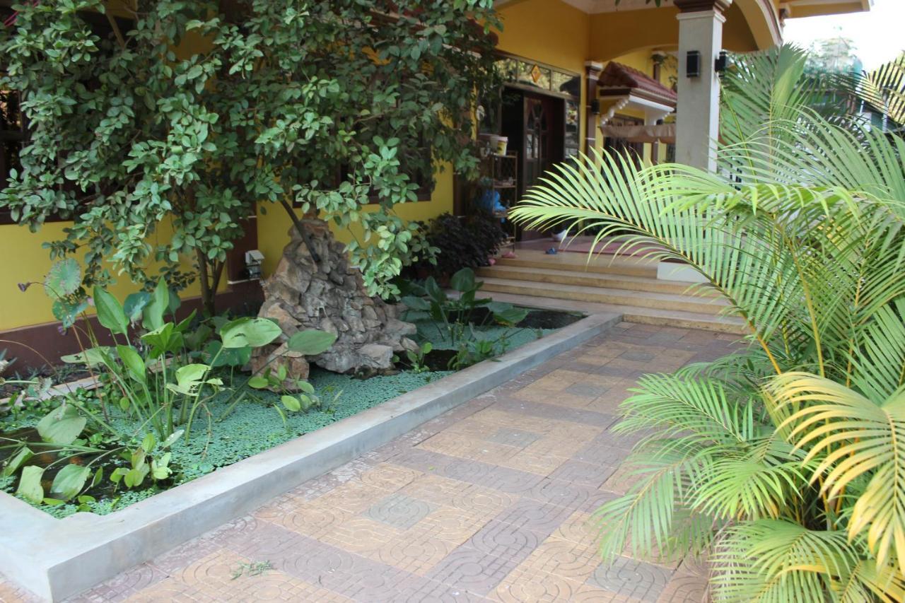 Mango Hotel