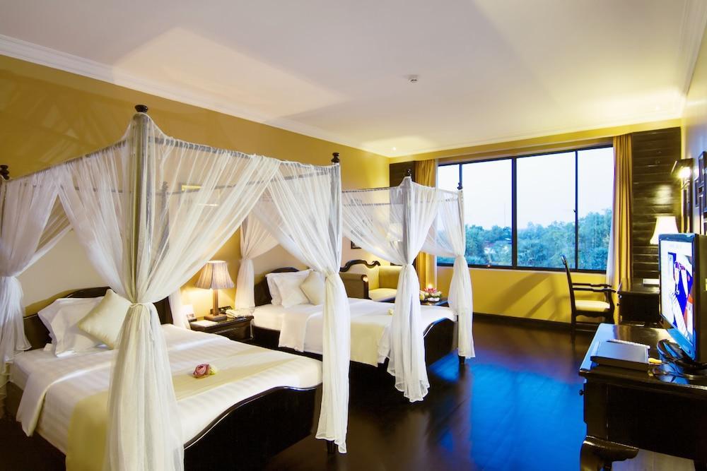 Hotel Pacific &