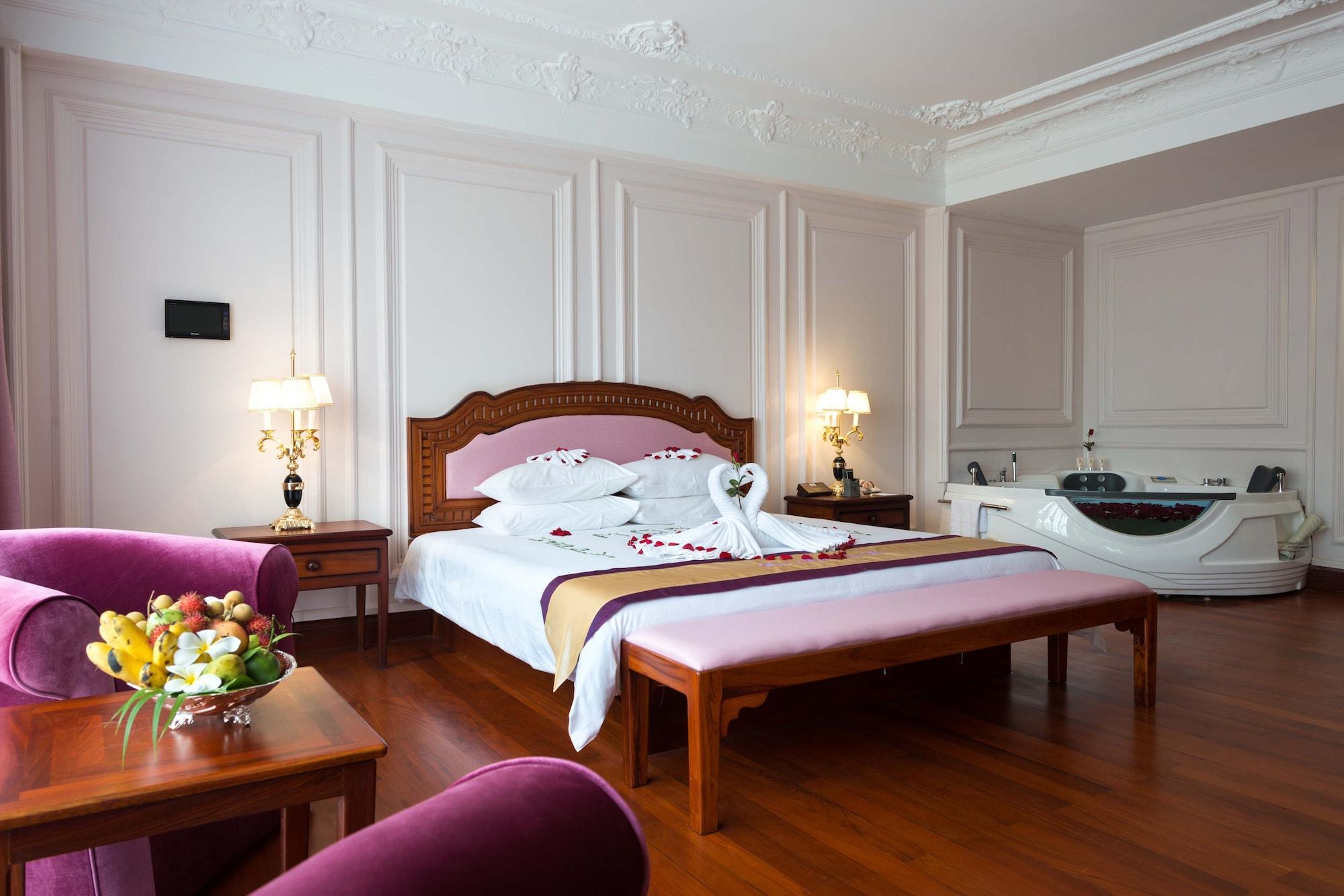 Regency Angkor Hotel 5*