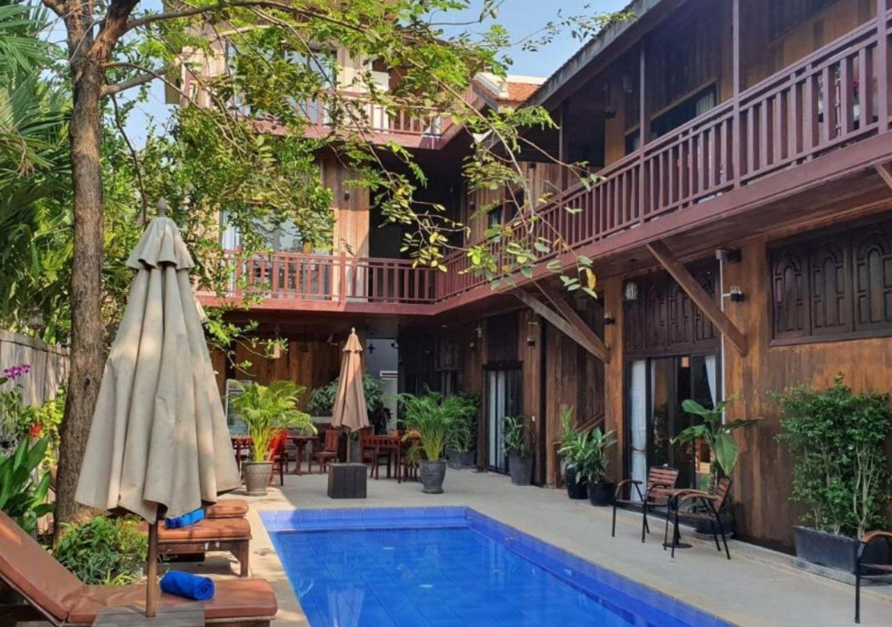 Three Little Birds Hotel 3*