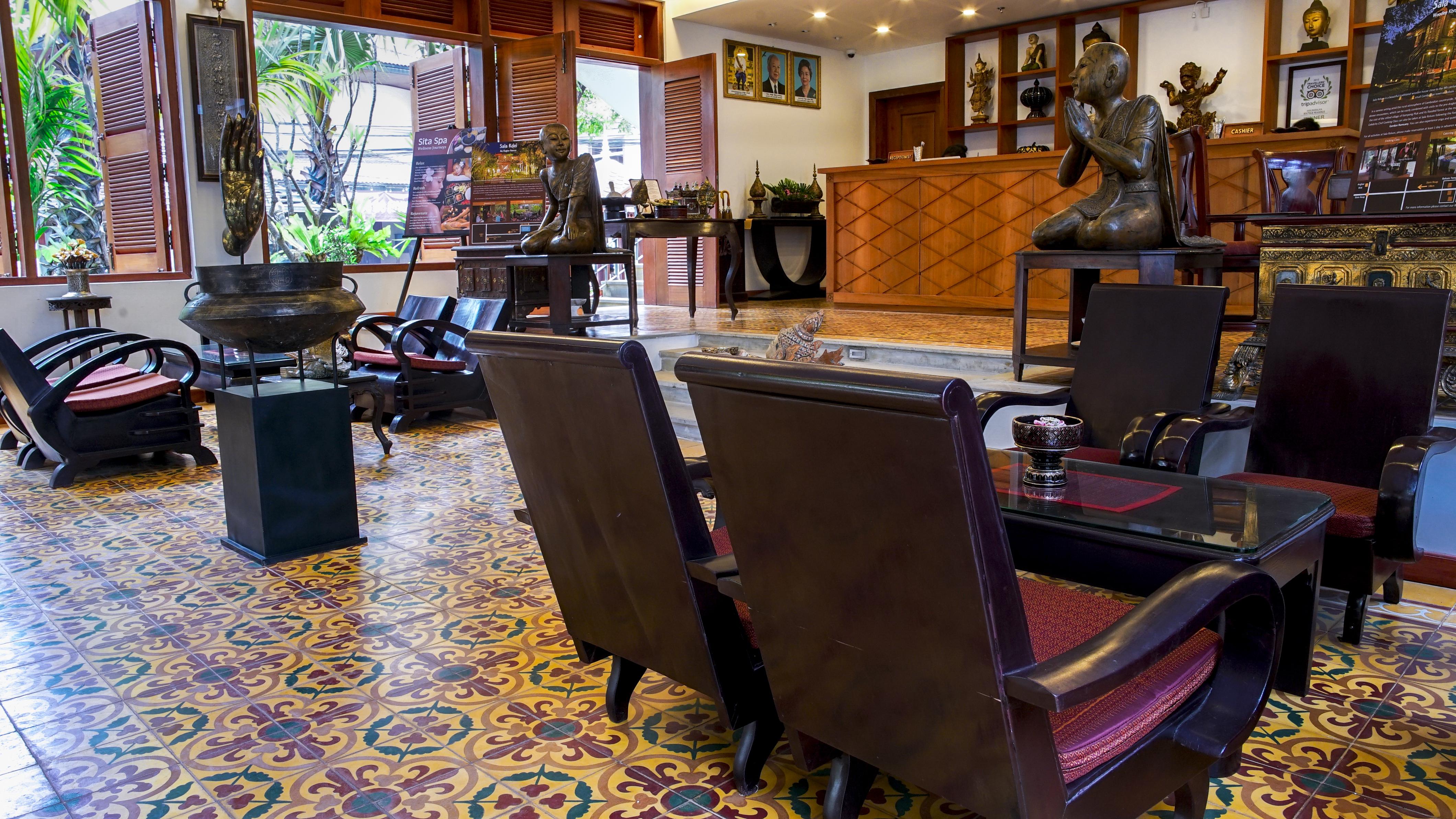 Montra Nivesha Khách sạn 5*