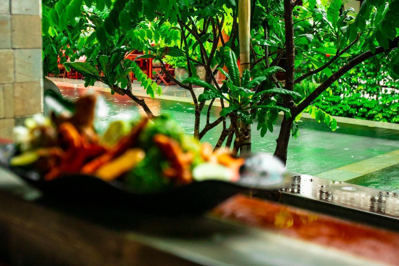 Khách sạn Montra Nivesha 5*