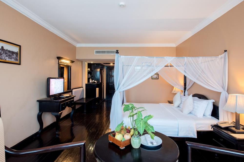 Pacific Premier & Hotel