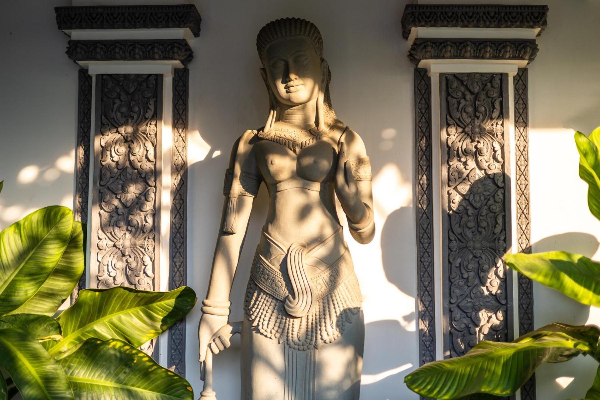 Khách sạn Two Seasons