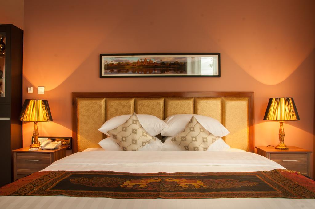 Crown Angkor & Hotel 4*