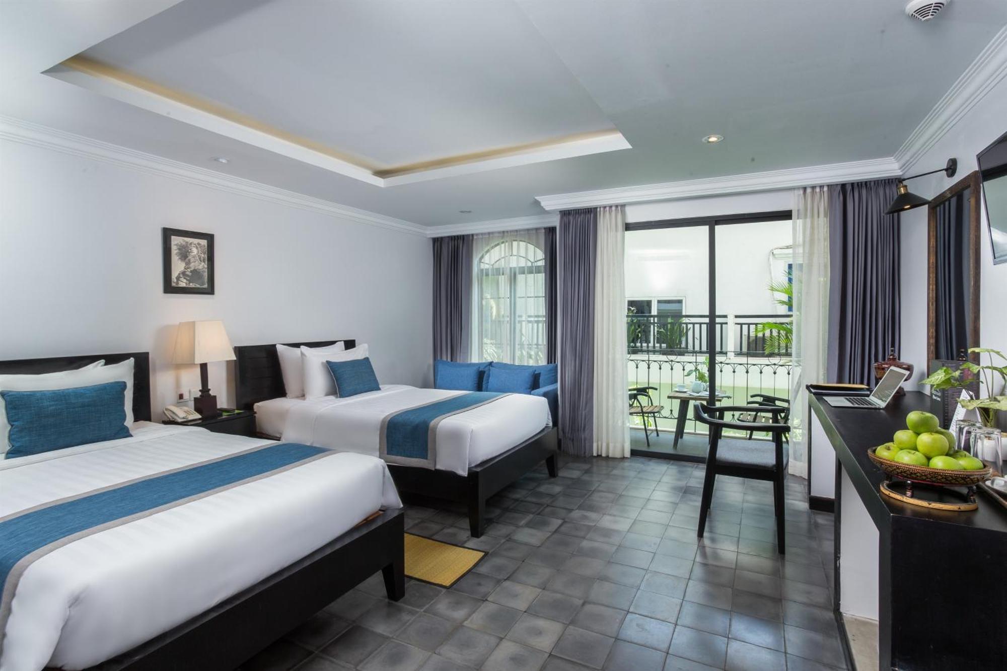 Hotel People By The Community