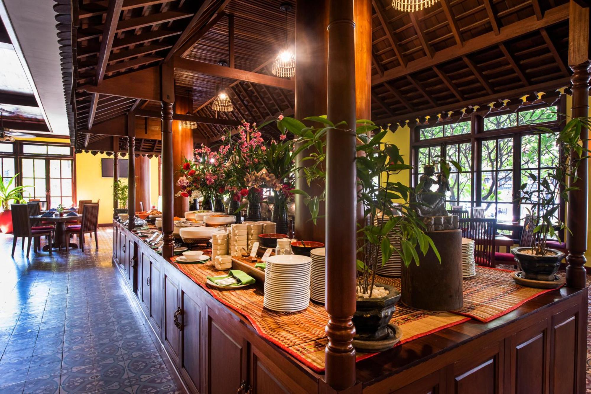 Hotel The By Royal Crown 4*