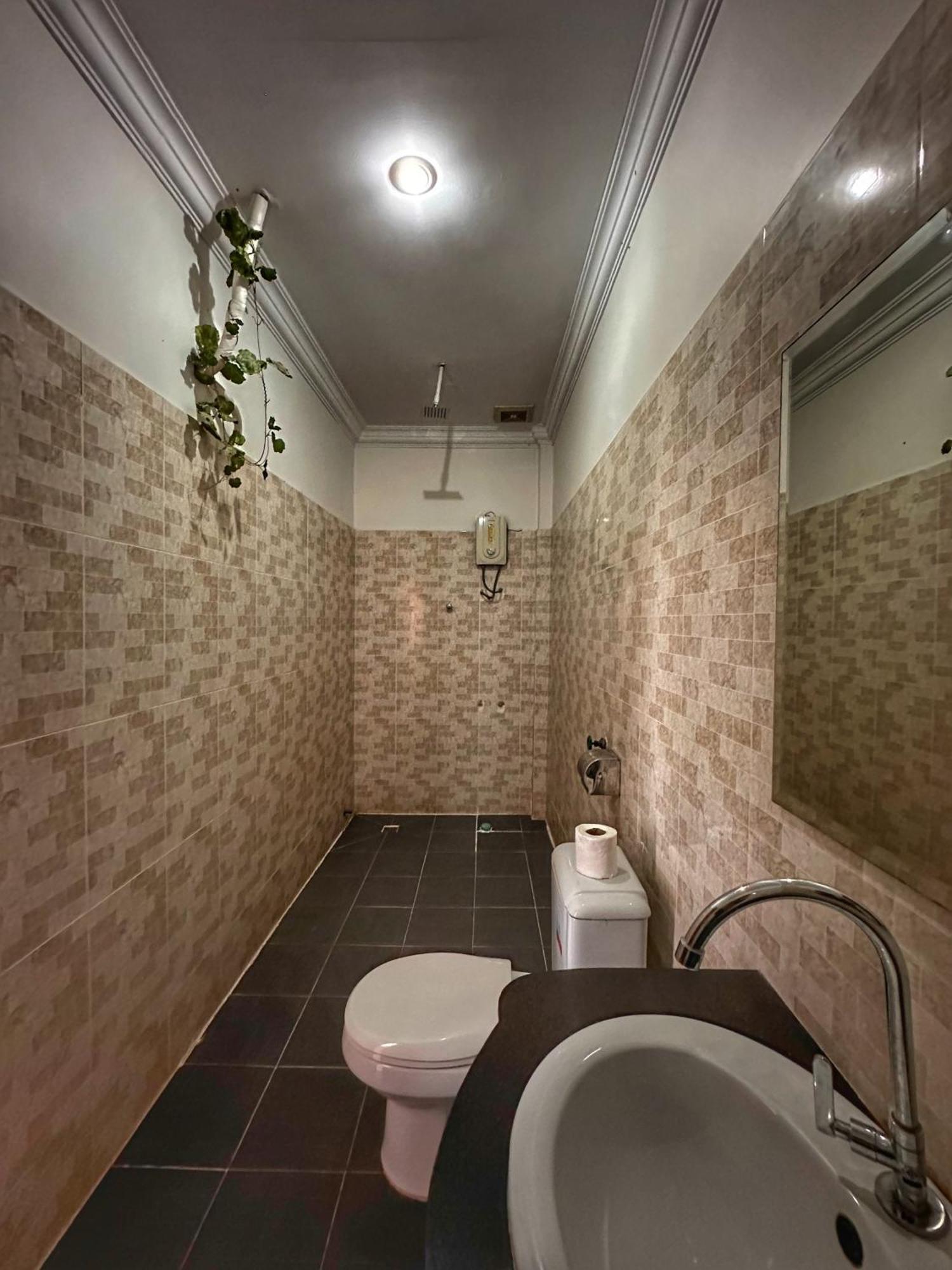 Khách sạn Um Theara, 3*
