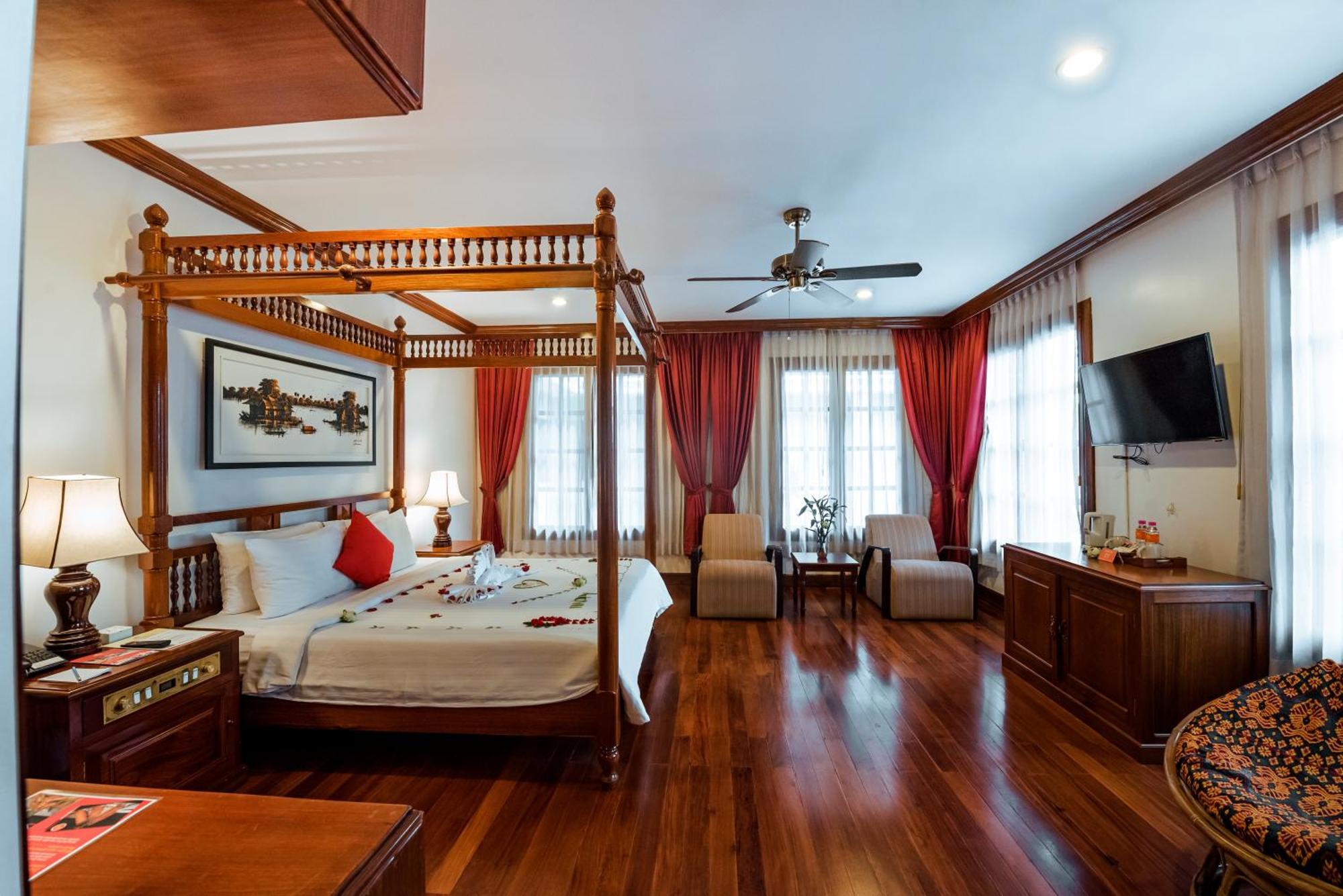 The By Royal Crown Hotel