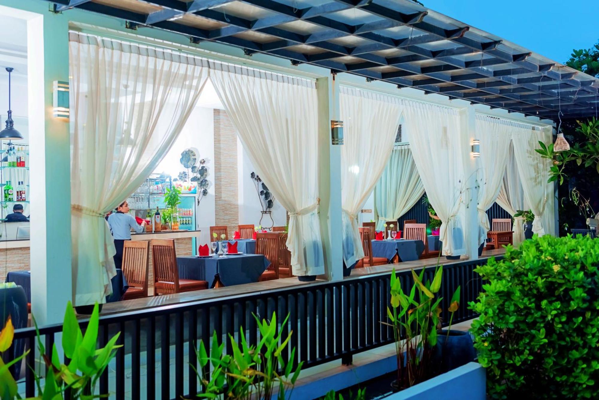New Riverside Hotel