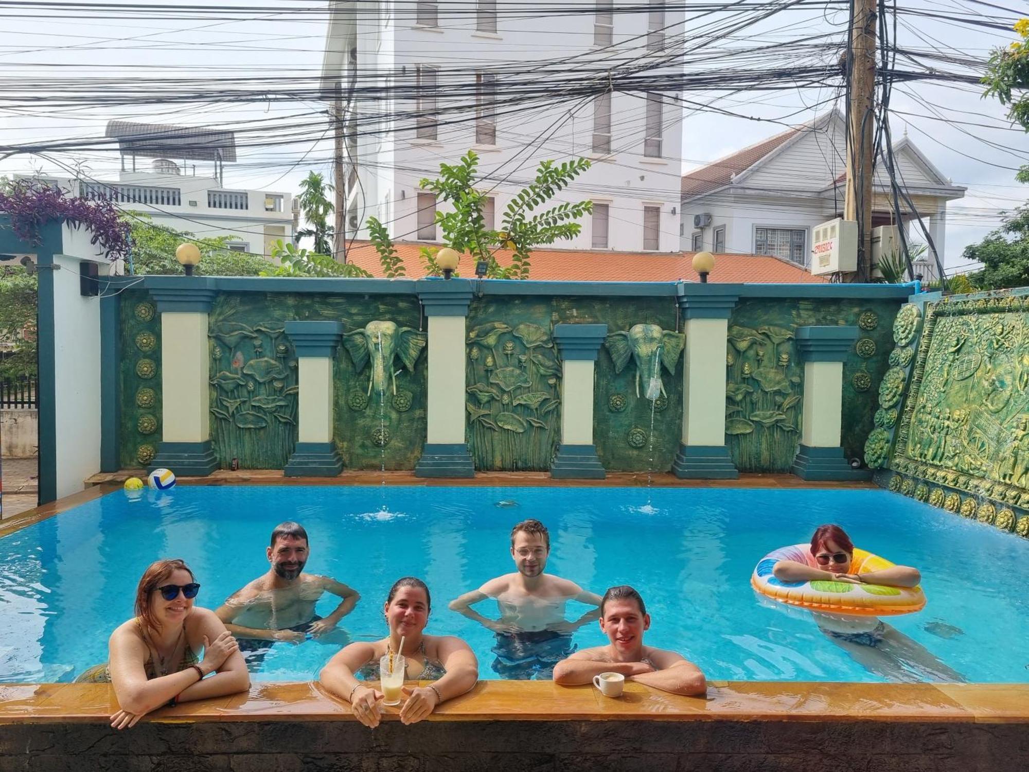 Hostel The Place Angkor *