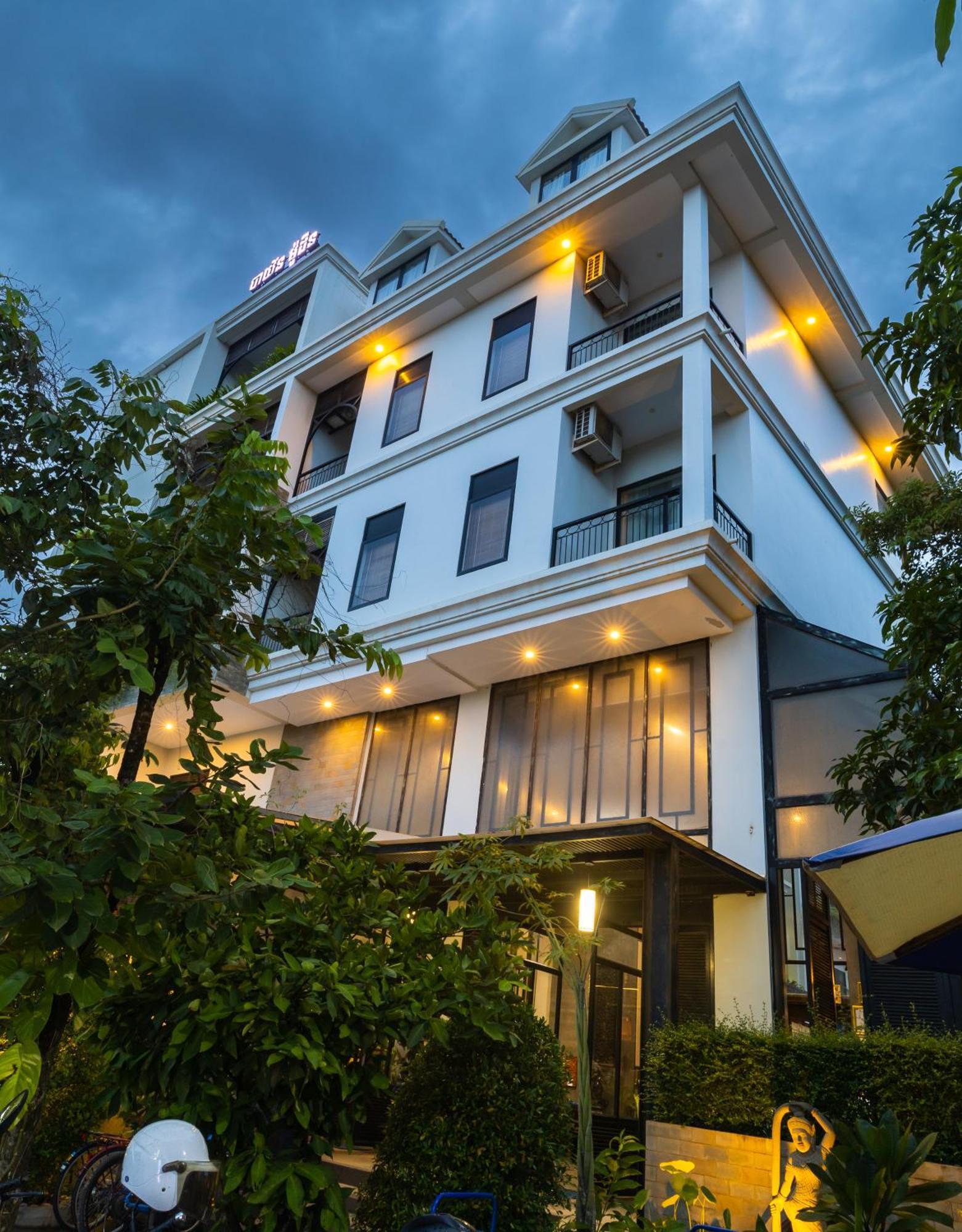 Bayon Modern Hotel 4*